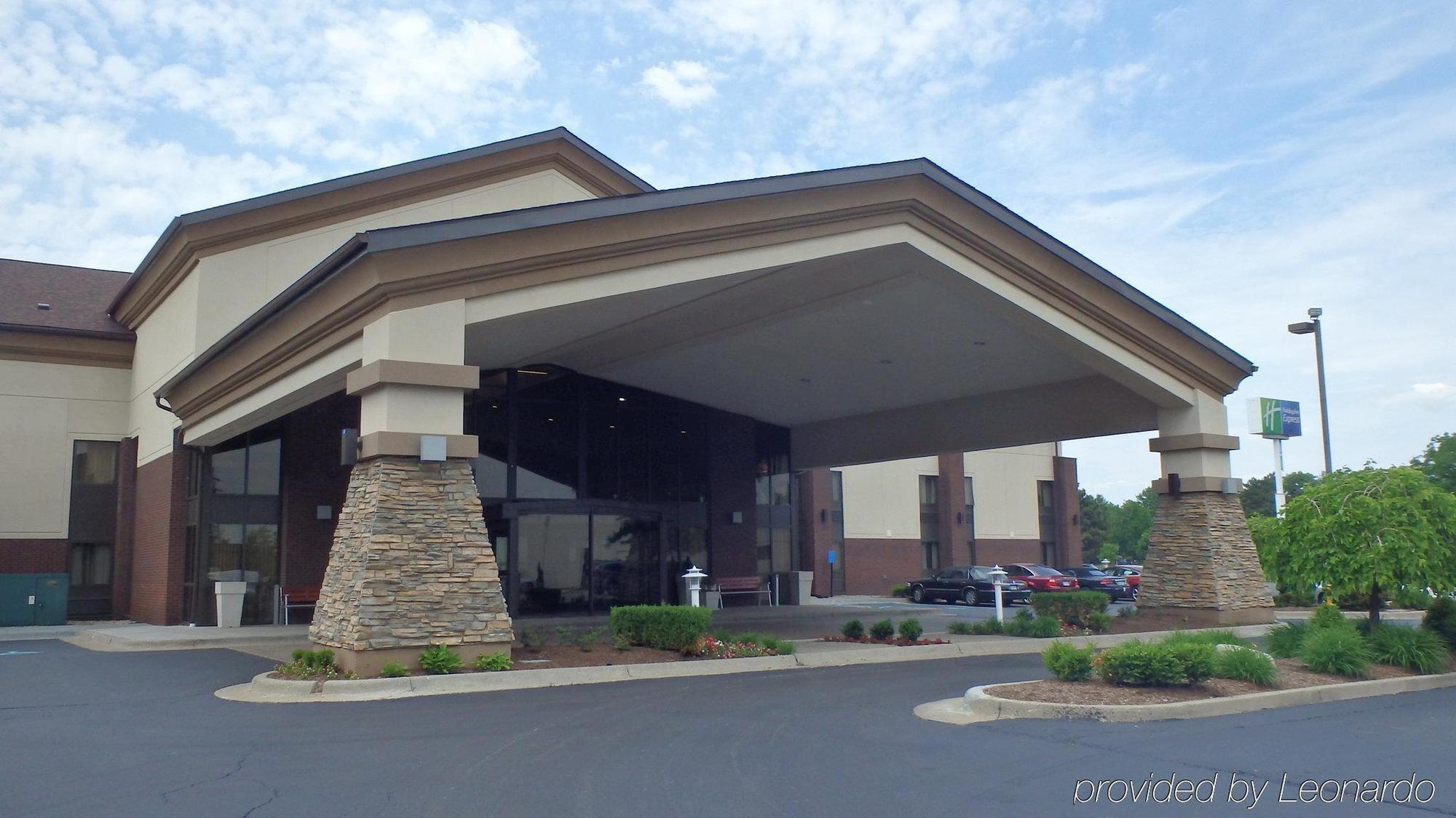 Holiday Inn Express Detroit-Warren/General Motors Technology Center By Ihg Exteriör bild