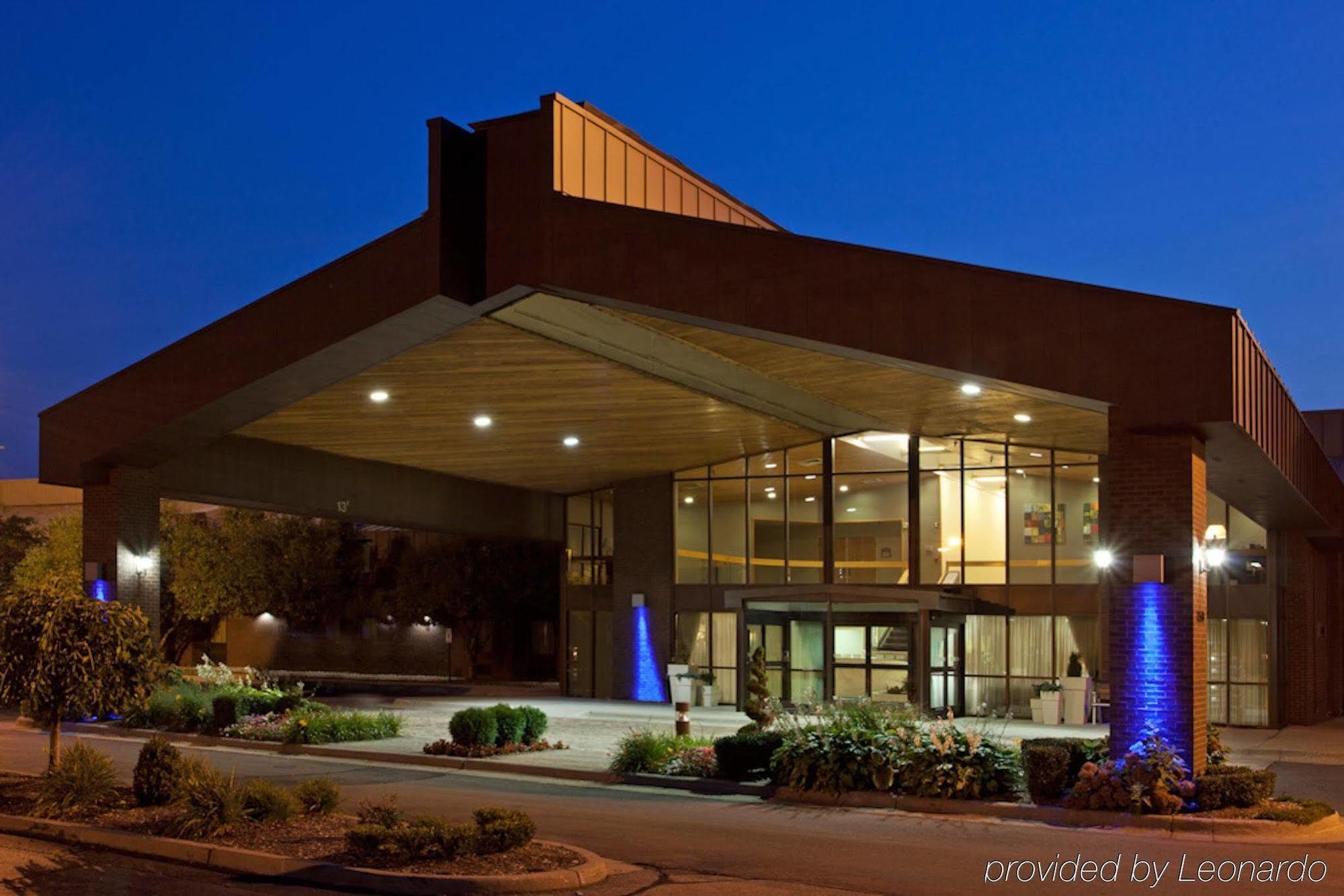 Holiday Inn Express Detroit-Warren/General Motors Technology Center By Ihg Exteriör bild