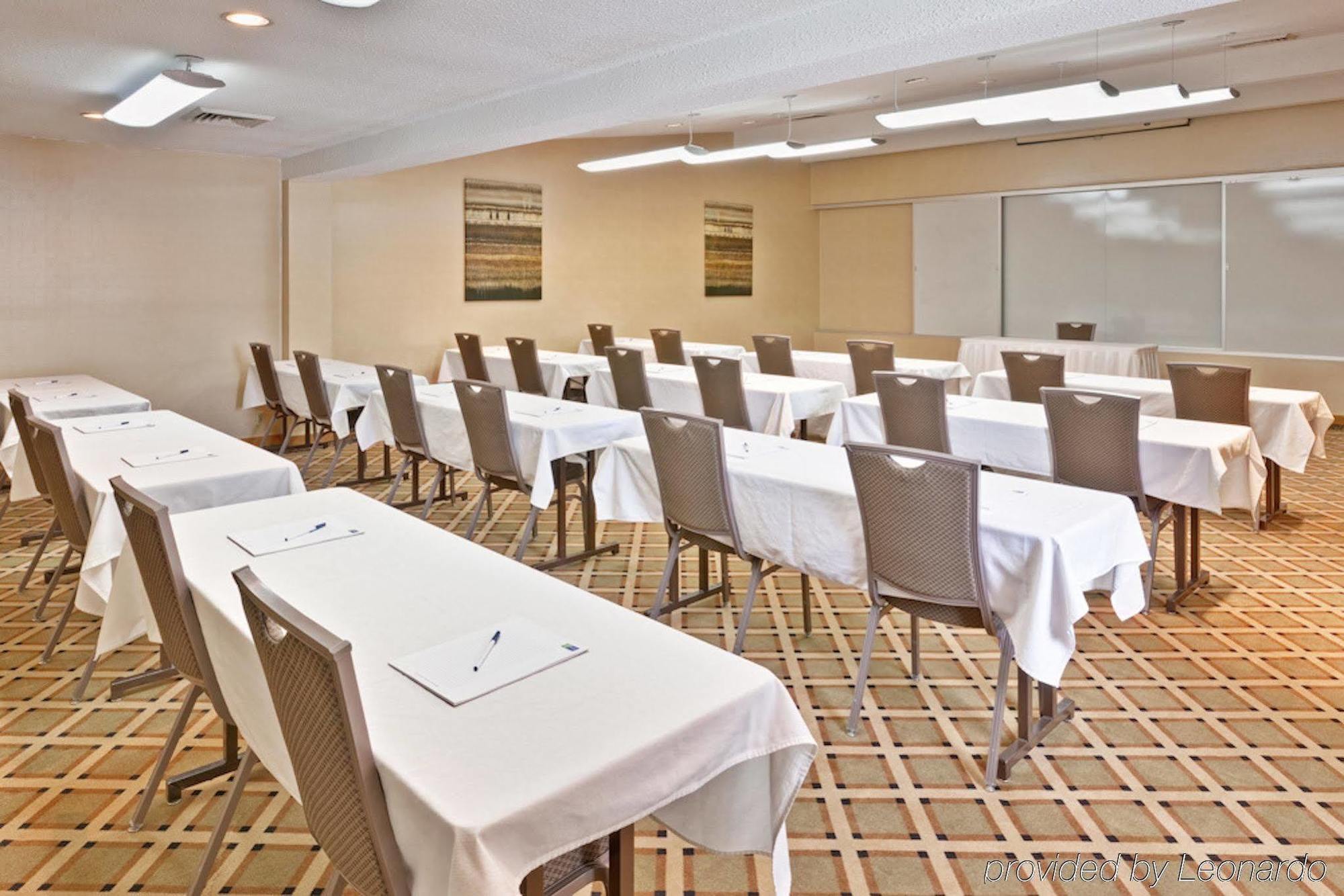Holiday Inn Express Detroit-Warren/General Motors Technology Center By Ihg Exteriör bild