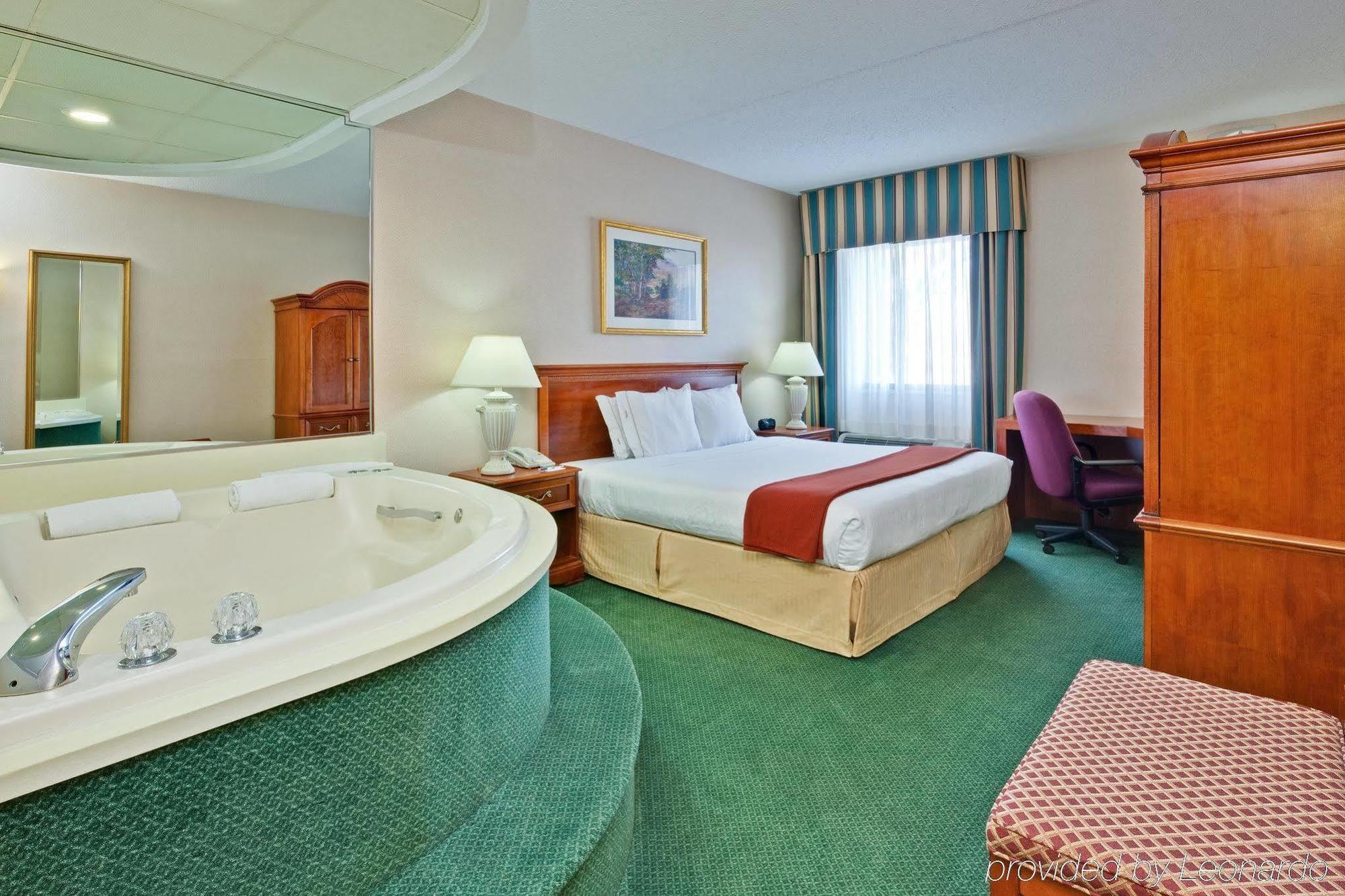 Holiday Inn Express Detroit-Warren/General Motors Technology Center By Ihg Rum bild